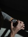 ecb-2000d-1aef_edifice_2022_lifestyle_onfigure-_4_.jpg