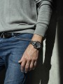 ecb-2000d-1aef_edifice_2022_lifestyle_onfigure-_2_.jpg