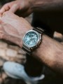 gm-2110d-2aer_or02_wristshot_web.jpg